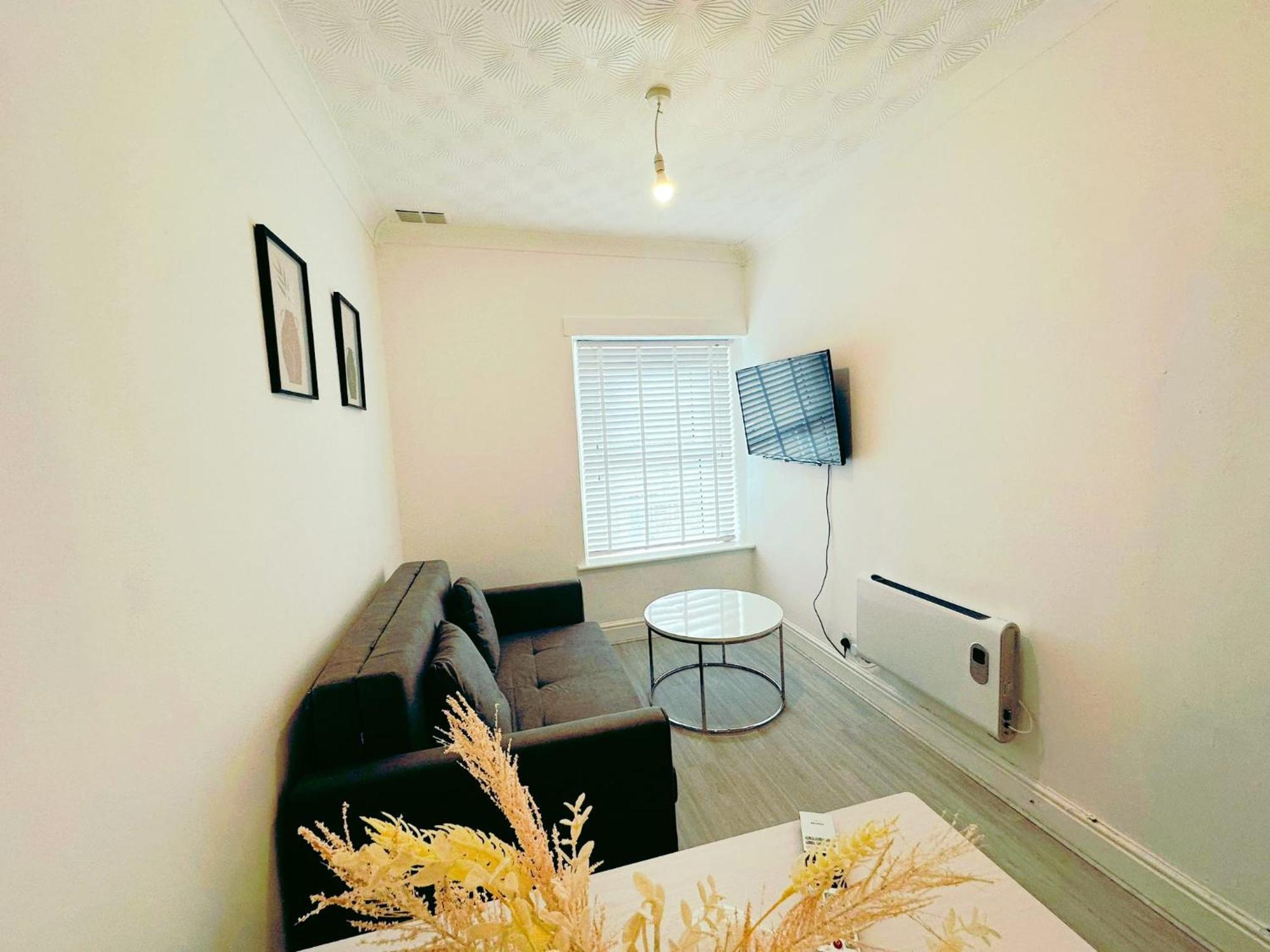 Modern & Stylish 1 Bedroom Flat In Bridgend Town Kültér fotó