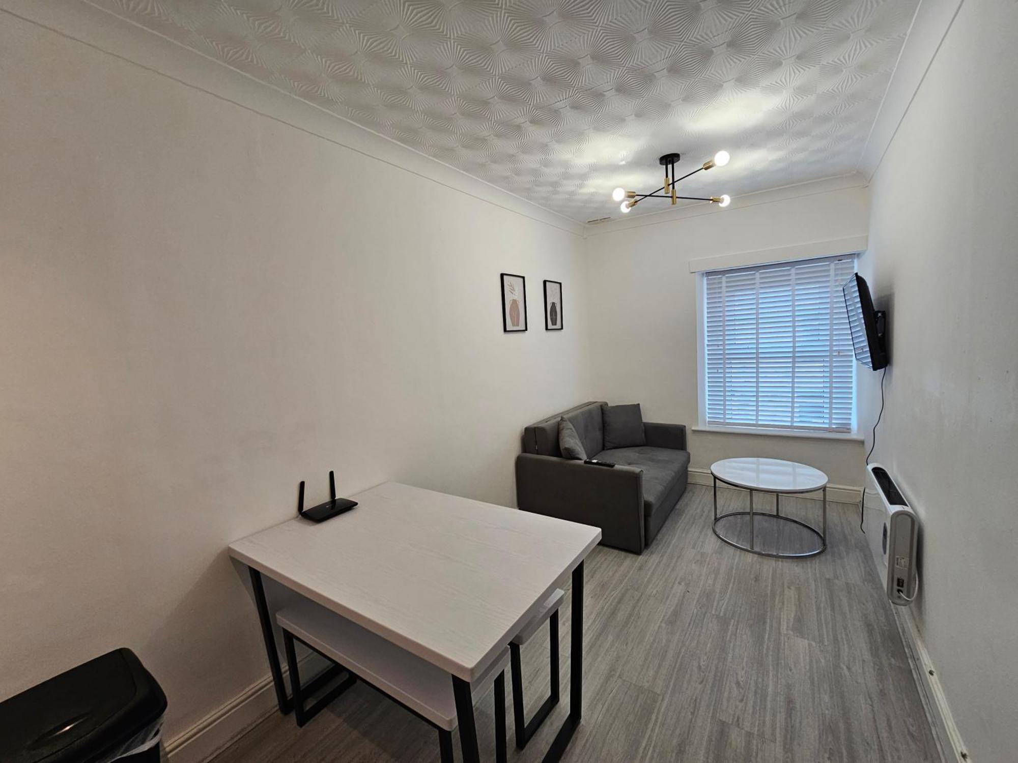 Modern & Stylish 1 Bedroom Flat In Bridgend Town Kültér fotó