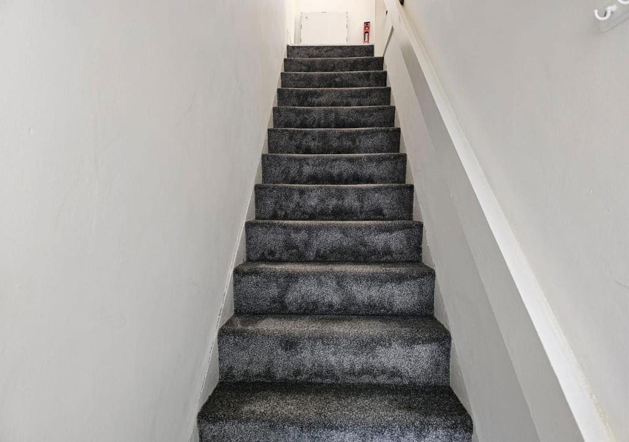 Modern & Stylish 1 Bedroom Flat In Bridgend Town Kültér fotó