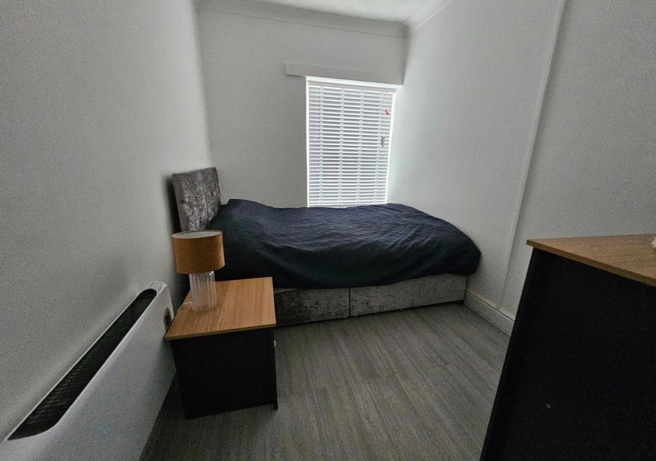 Modern & Stylish 1 Bedroom Flat In Bridgend Town Kültér fotó